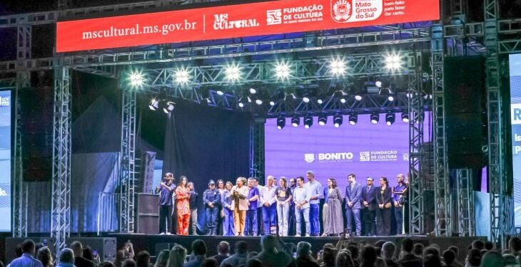 Governo de MS abre Festival de Inverno de Bonito 2025 em clima de celebração cultural