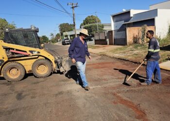 Secretaria de Obras de Camapuã realiza melhorias em vias urbanas