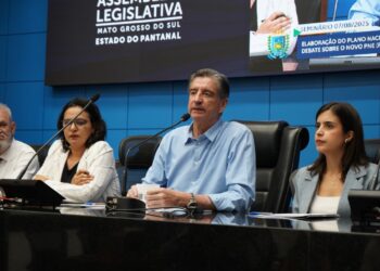 Dagoberto Nogueira conduz seminário do PNE e defende valorização docente em Campo Grande