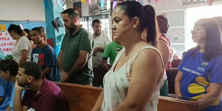 Prefeito Weliton Guimarães marca presença em missa durante Semana da Pessoa com Deficiência