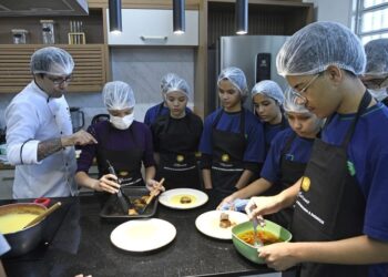 Master Chef na Rede Estadual: alunos aprendem gastronomia e sonham com sucesso na carreira profissional