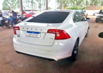 Volvo S60 e moto econômica estão entre os lotes de leilão do Detran-MS que recebe lances até dia 17