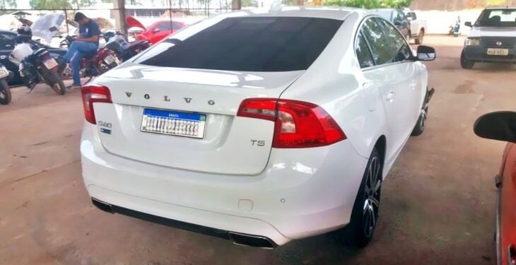 Volvo S60 e moto econômica estão entre os lotes de leilão do Detran-MS que recebe lances até dia 17