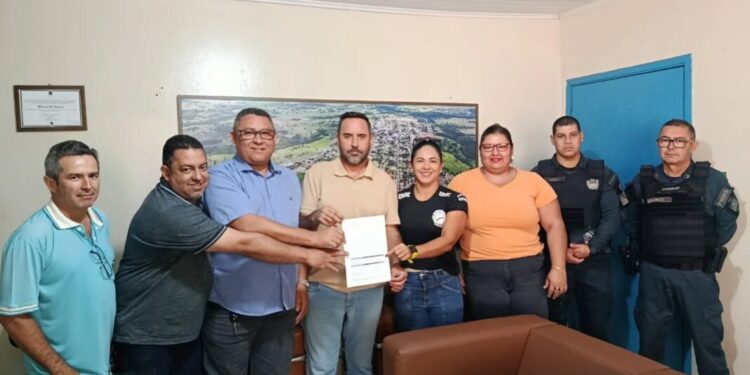 Weliton Guimarães assina termo de fomento em Alcinópolis reforçando a segurança pública no município