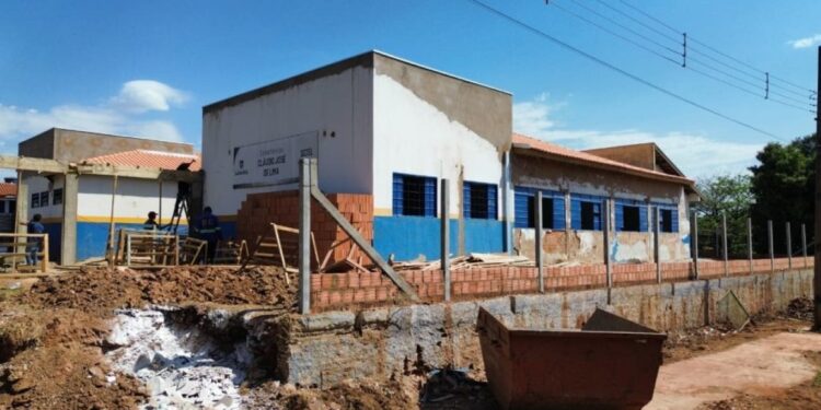 Secretaria de Obras avança em ritmo acelerado na reforma da Escola Cláudio José de Lima