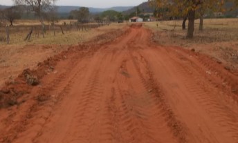 Estradas rurais da região Entre Rios em Figueirão recebem manutenção para melhorar mobilidade