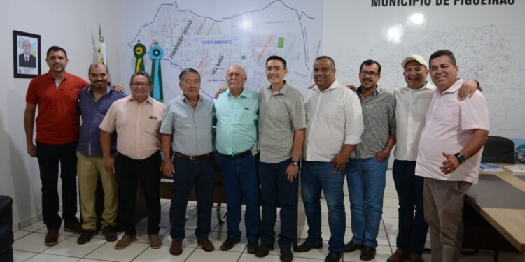 Prefeito Juvenal Consolaro recebe prefeitos de Rio Negro e Corguinho para fortalecer parcerias regionais