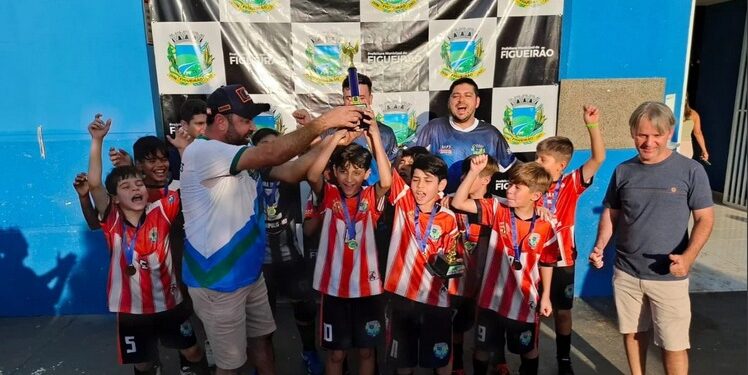 Atletas de Alcinópolis conquistam títulos e destaque em competição de futsal