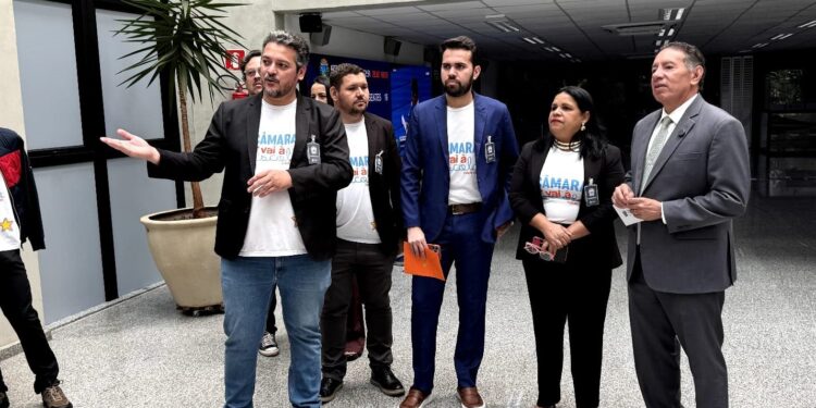 Deputado Gerson Claro recebe visita dos alunos do projeto “Câmara Vai à Escola” de Aparecida do Taboado