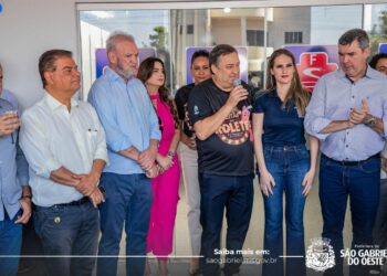 Prefeito Leocir Montanha anunciou obras e investimentos durante a Festa do Leitão em São Gabriel do Oeste