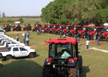 Para melhoria da agricultura familiar em 20 municípios, Governo de MS entrega equipamentos