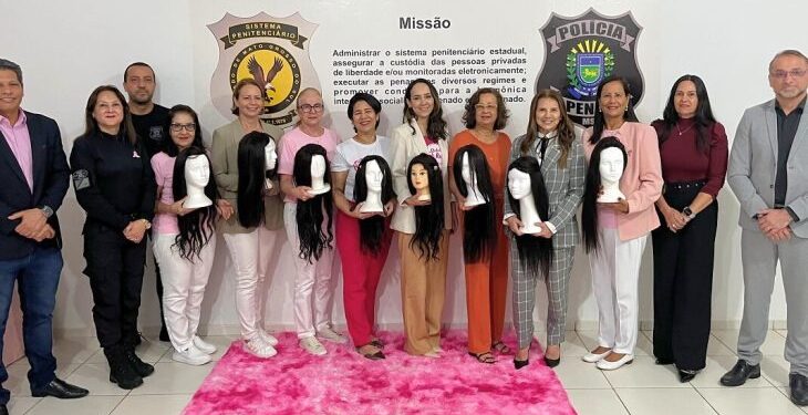 Perucas confeccionadas por reeducandas da Capital são entregues à Rede Feminina de Combate ao Câncer
