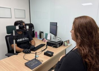 Saiba o que não pode na foto da CNH e conheça quem ajuda a garantir o padrão de foto oficial