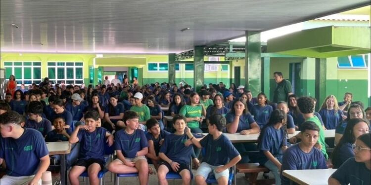 Escola de Alcinópolis realiza ação integrada para promover saúde e conscientização entre estudantes