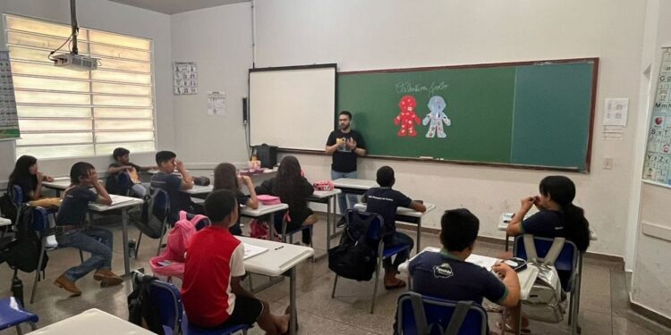 Alcinópolis realiza atividade de promoção de dieta equilibrada em escolas com nutricionistas