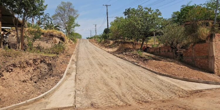Prefeitura de Camapuã conclui pavimentação em paralelepípedos na Rua Florentino Alves Ferreiro