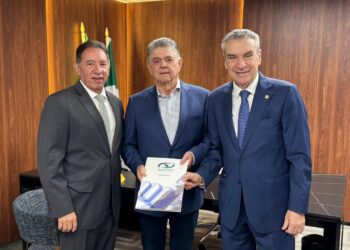 TCE apresenta parecer sobre as contas do governo de 2024 ao presidente da ALEMS, Gerson Claro