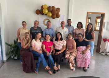 Prefeito e educador Juvenal Consolaro participa de homenagem aos professores aposentados de Figueirão