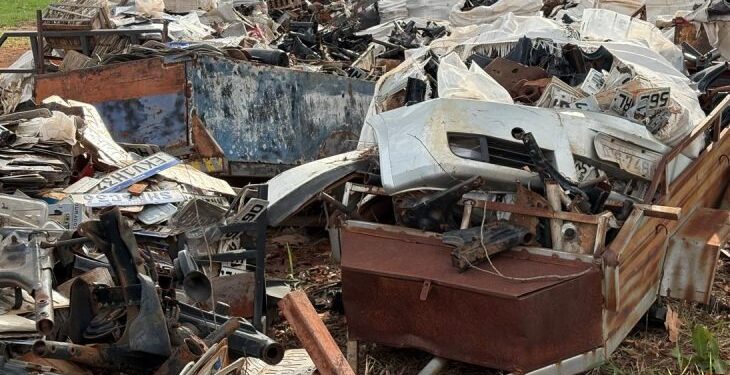 Leilão de Sucata: Detran de MS oferece lote único de 60 toneladas de restos de veículos