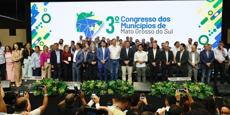Weliton Guimarães participa do 3º Congresso dos Municípios e articula cooperação para projetos de gestão