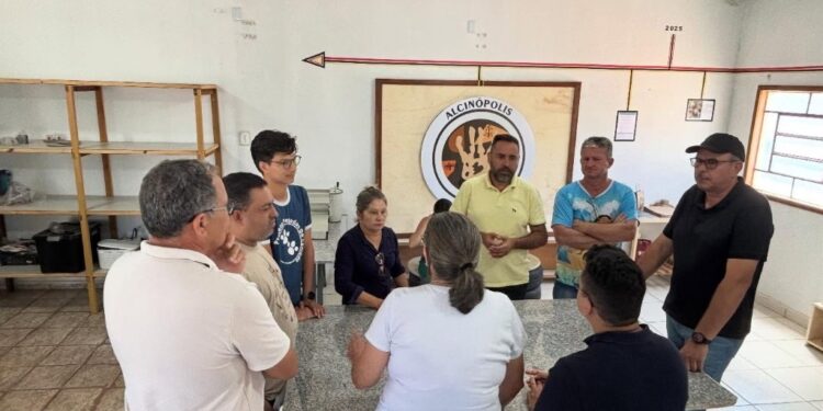 Weliton Guimarães fortalece setor cultural com aquisição de forno para artesãos de Alcinópolis