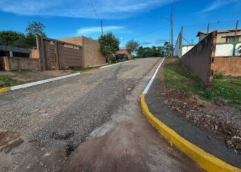 Secretário Jean Carlos entrega pavimentação integral da Rua José Dias Vieira no Bairro Vale do Sol