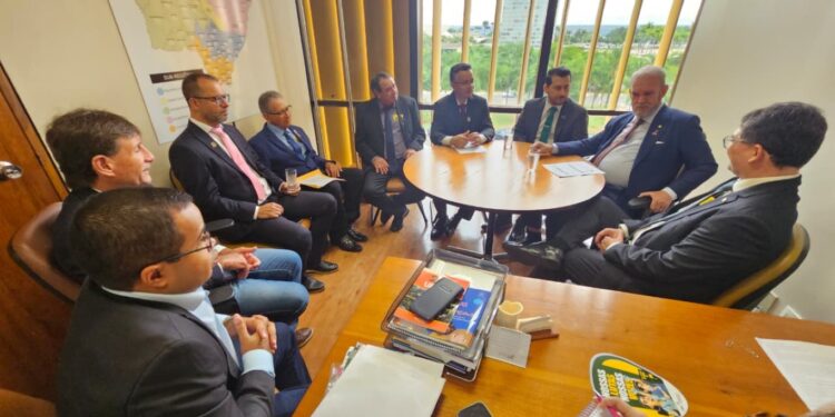 Jean Carlos anuncia recursos para novo PSF Central e aquisição de escavadeira para Camapuã