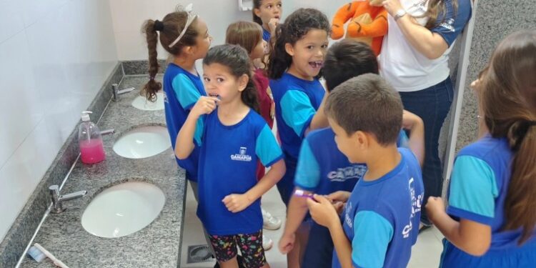 Escola de Camapuã recebe equipe da saúde para orientação sobre higiene bucal
