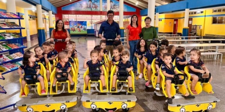 Costa Rica amplia infraestrutura da Educação Infantil com novos carrinhos de transporte