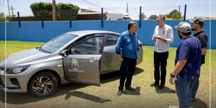 Leocir Montanha entrega novo carro para a saúde de São Gabriel do Oeste