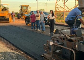 Obras de pavimentação no Jardim Alegre são vistoriadas pelo prefeito Weliton Guimarães