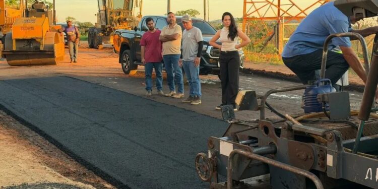 Obras de pavimentação no Jardim Alegre são vistoriadas pelo prefeito Weliton Guimarães