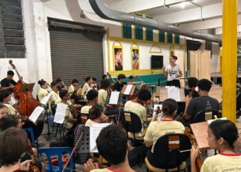 Agendão: fim de semana vem com stand-up, espetáculos, Natal na Praça e rodeio