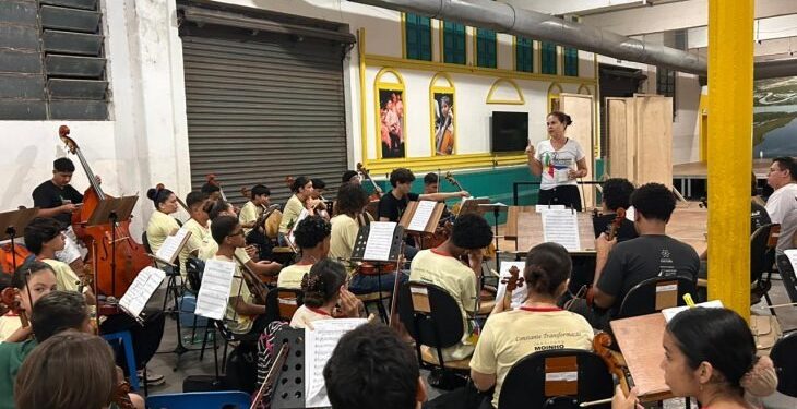 Agendão: fim de semana vem com stand-up, espetáculos, Natal na Praça e rodeio