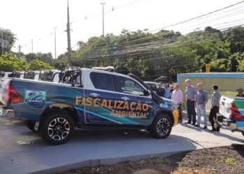 Imasul recebe onze caminhonetes e dois tratores para reforçar fiscalização e equipar unidades de conservação