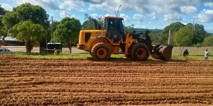Jean Carlos destaca continuidade da manutenção na Praça do Bairro Alto