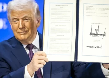 Trump assina carta que cria o Conselho da Paz e gera dúvidas sobre relação com a ONU