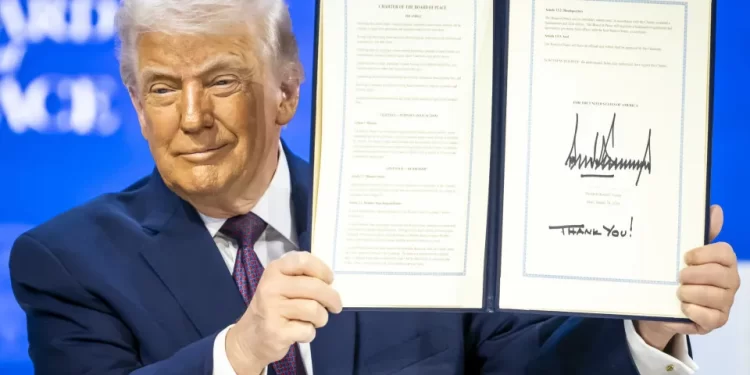 Trump assina carta que cria o Conselho da Paz e gera dúvidas sobre relação com a ONU