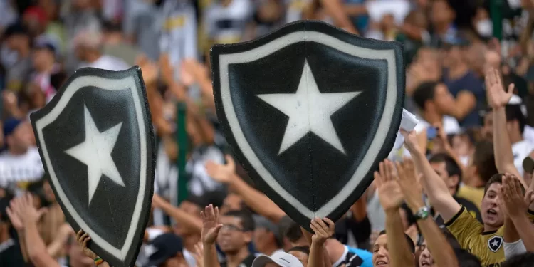 Oito clubes brasileiros estão com transfer ban na Fifa