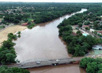 Risco de alagamentos leva Defesa Civil a emitir alerta para rios do estado