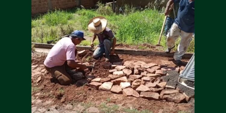 Prefeitura de Camapuã executa manutenção em ruas de paralelepípedo e inclui Rua Guanabara no cronograma