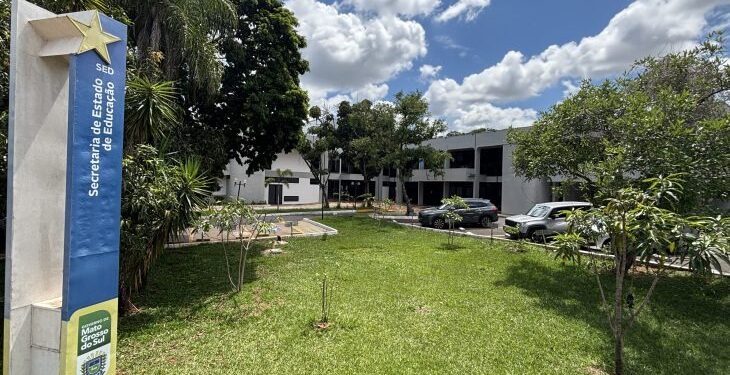 Secretaria de Educação convoca 17 professores aprovados em concurso público para inspeção e posse