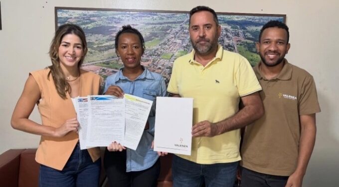 Prefeito Weliton recebe empresa Valenza para tratar de possíveis investimentos