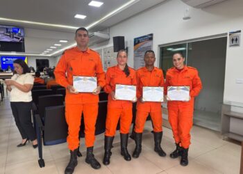 Câmara presta homenagem a bombeiros por salvarem vida de recém-nascida em Costa Rica