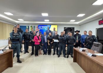Policiais do 2º Pelotão da PM recebem moção da Câmara de Costa Rica