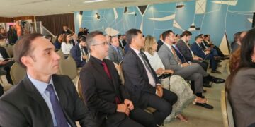 Secretário Jean Carlos participa de lançamento do Instituto Diálogos em agenda oficial na capital federal