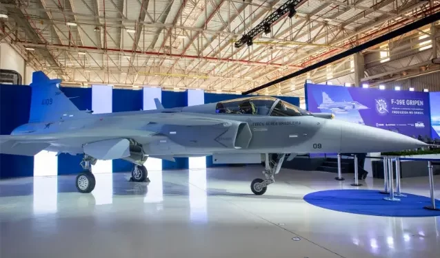 Brasil apresenta primeiro caça supersônico produzido na América Latina