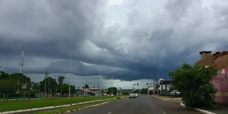 Previsão do tempo em Campo Grande indica calor e pancadas de chuva