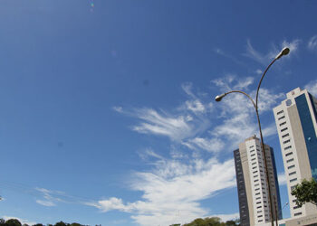 Semana começa com calor intenso e possibilidade de chuvas em Campo Grande