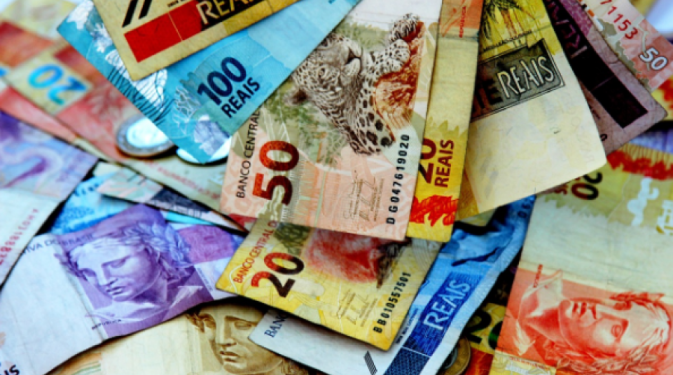 Brasil registra leve queda na inflação e mercado reage com otimismo